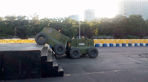 龙8头号玩家智能“龙马一号”惊艳亮相天下机械人大会