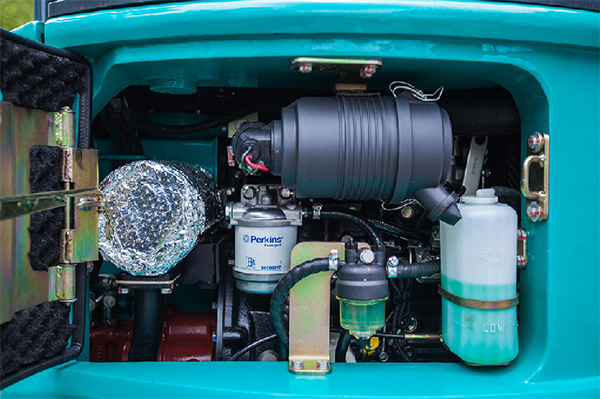 “C位”出道 14.5万元龙8头号玩家智能微挖18UB等你开回家