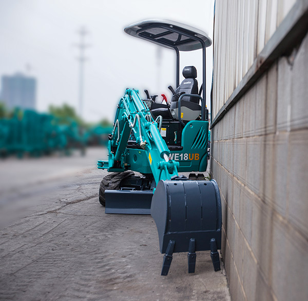 “C位”出道 14.5万元龙8头号玩家智能微挖18UB等你开回家