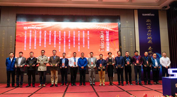 聚力共赢，，，，，，龙8头号玩家智能2018年度供应商大会盛大召开