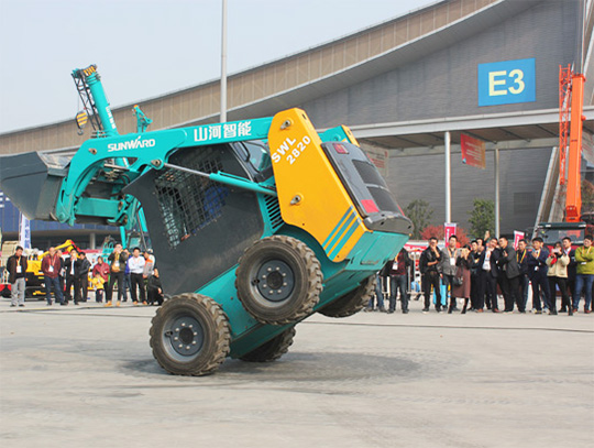 龙8头号玩家智能亮相长沙配博会 精彩体现赢得满堂彩