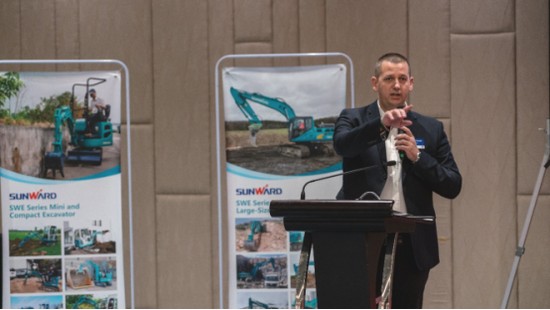 携手同谋未来，，，，，，， 龙8头号玩家智能2018欧洲署理商大会盛大召开