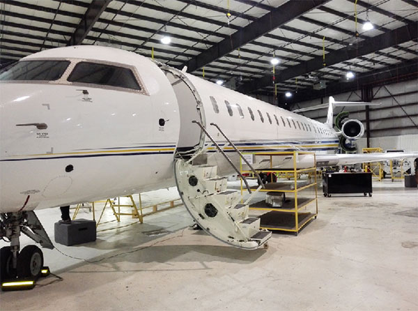 融合之旅：龙8头号玩家智能董事长何清华视察Avmax Group Inc.