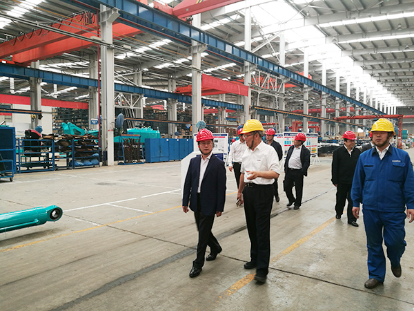 湖南省经信委党组副书记、副主任李志坚到龙8头号玩家智能现场办公