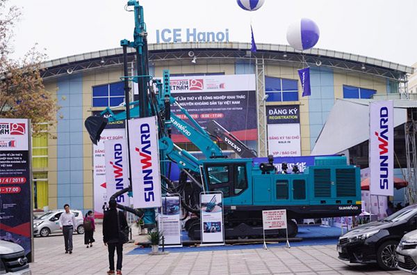 龙8头号玩家智能携全球领先凿岩装备，，，，，，，引爆越南矿业展