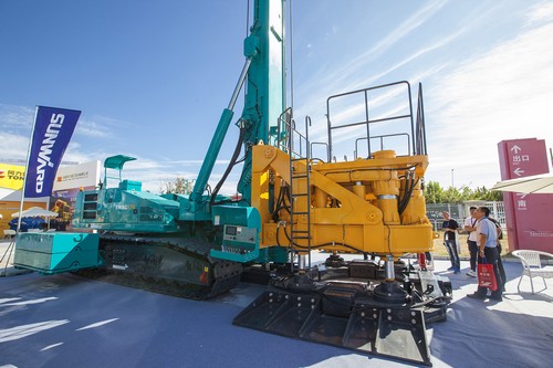 龙8头号玩家智能酷帅曾大虾，，，，，，，一大波美图带你亲临北京BICES展