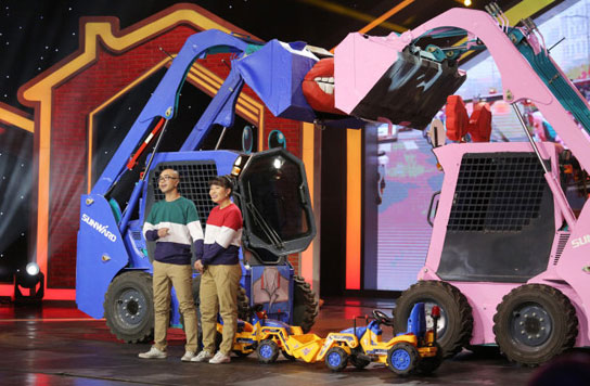 谁说机械都酷寒？？？？？这款会舞蹈的滑移显着就是热情旷达的！