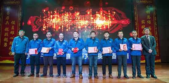 坚定信心、再接再厉，，，，，龙8头号玩家智能2017年度营销表扬与誓师大会开启新航程