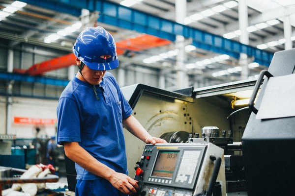 曾梦想当厨师，，，，，，，却成数控车工巨匠