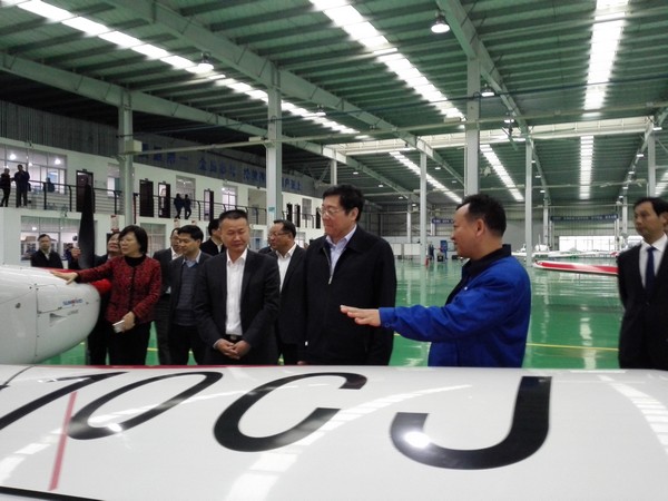 省委书记杜家毫勉励龙8头号玩家智能：做大做强航空航天工业