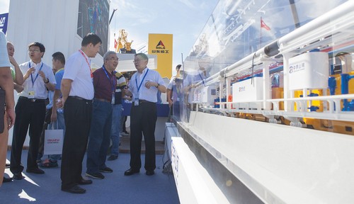 龙8头号玩家智能酷帅曾大虾，，，，，，，一大波美图带你亲临北京BICES展