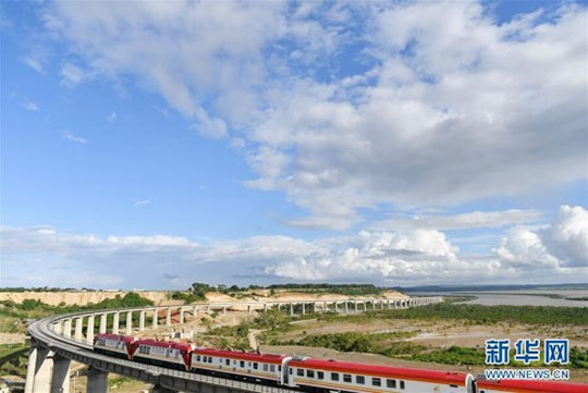 肯尼亚总统高度赞赏，，，，，，，乞力马扎罗山下龙8头号玩家绿闪灼