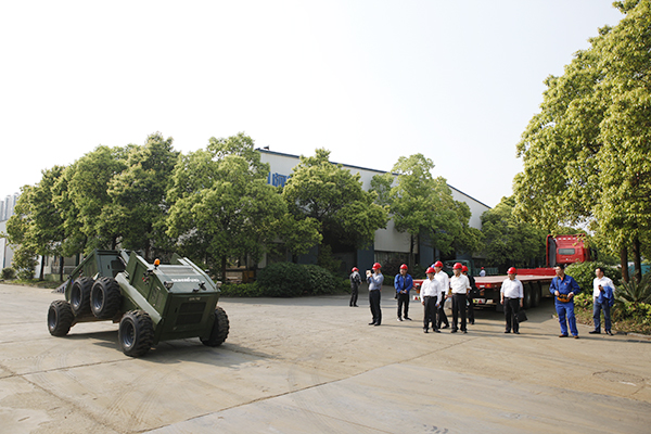 湖南省经信委党组副书记、副主任李志坚到龙8头号玩家智能现场办公