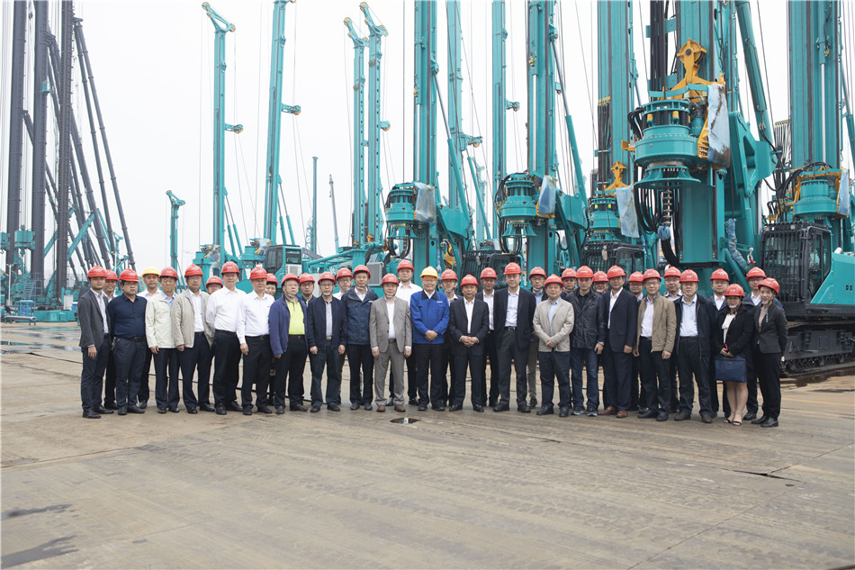 广州市国资委副主任张道泉率队考察龙8头号玩家智能