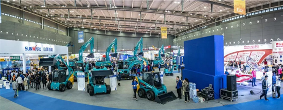 千人客户交流会，，，，，，10.5亿订单！龙8头号玩家智能二十年生长新奔腾