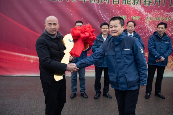 新春开门红！龙8头号玩家智能1.2亿订单火爆发车