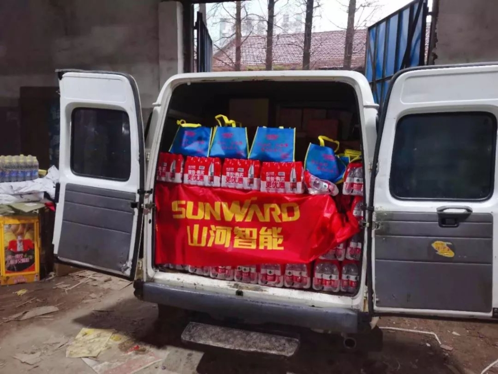 大爱无疆，，，，，，，龙8头号玩家智能急援武汉