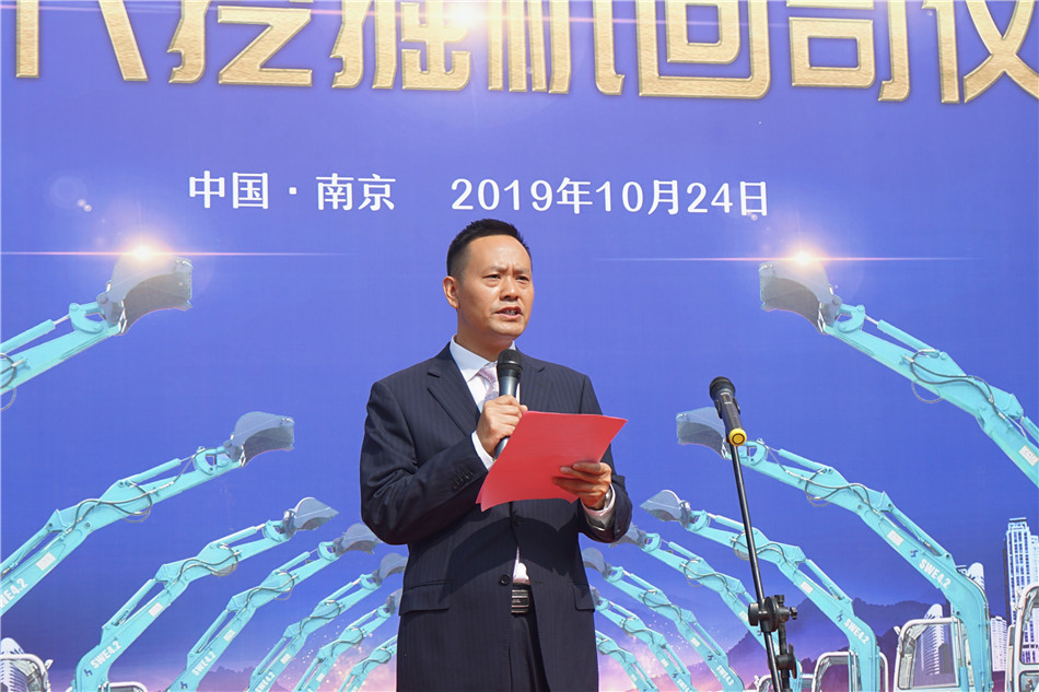 服役15年，，，，，，，凌驾20000小时！元老级挖机接“回家”！