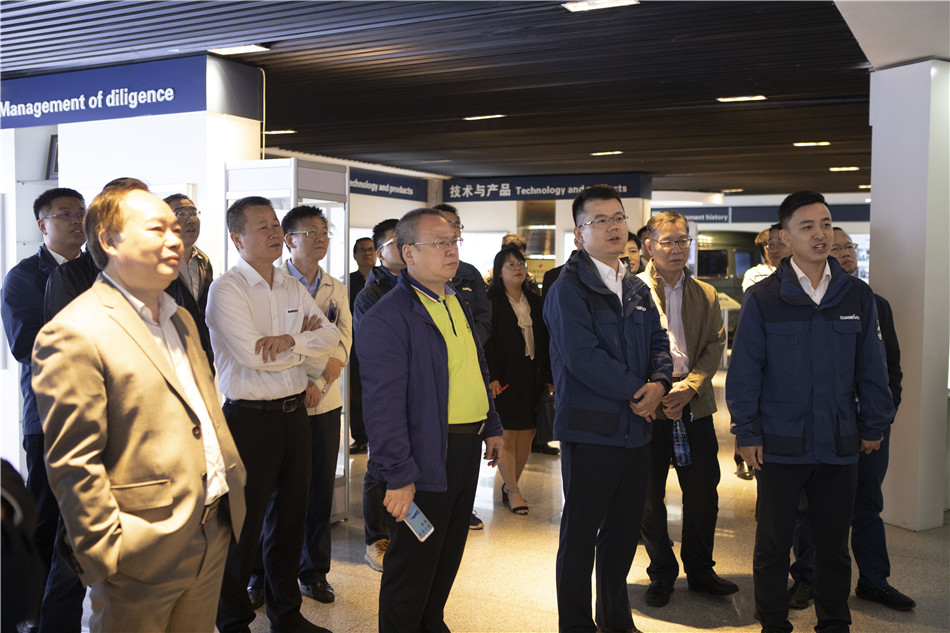 广州市国资委副主任张道泉率队考察龙8头号玩家智能