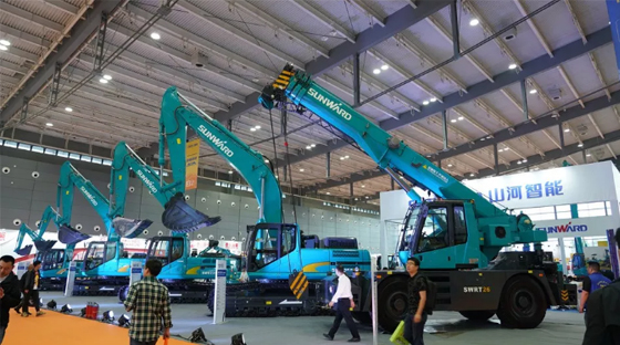 千人客户交流会，，，，，，10.5亿订单！龙8头号玩家智能二十年生长新奔腾