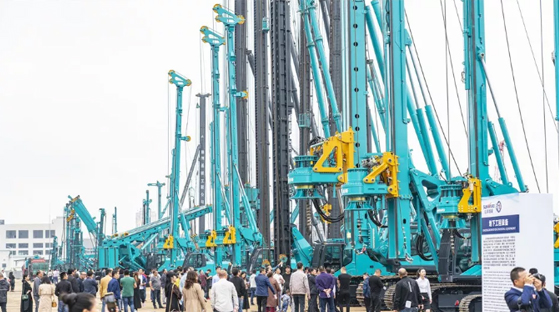 千人客户交流会，，，，，，10.5亿订单！龙8头号玩家智能二十年生长新奔腾