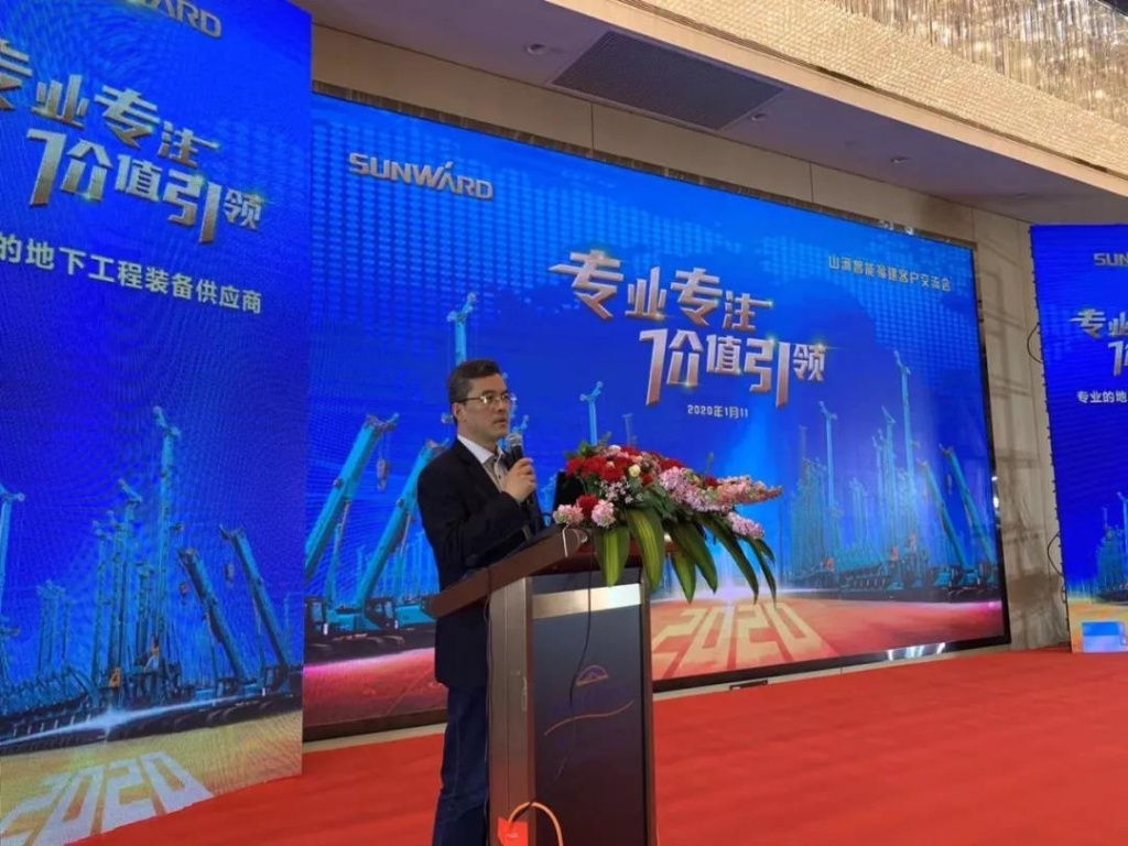 龙8头号玩家智能举行新年首场客户交流会