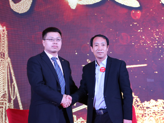 龙8头号玩家智能天下客户交流会济南站取得丰富效果