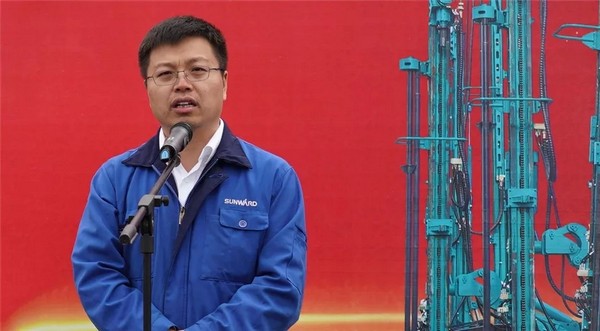 进军南非高端矿山市。。。。。。。×8头号玩家智能凿岩装备批量发车