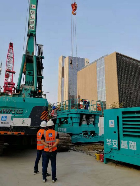 地铁咬合桩施工必备利器--龙8头号玩家智能旋挖钻机