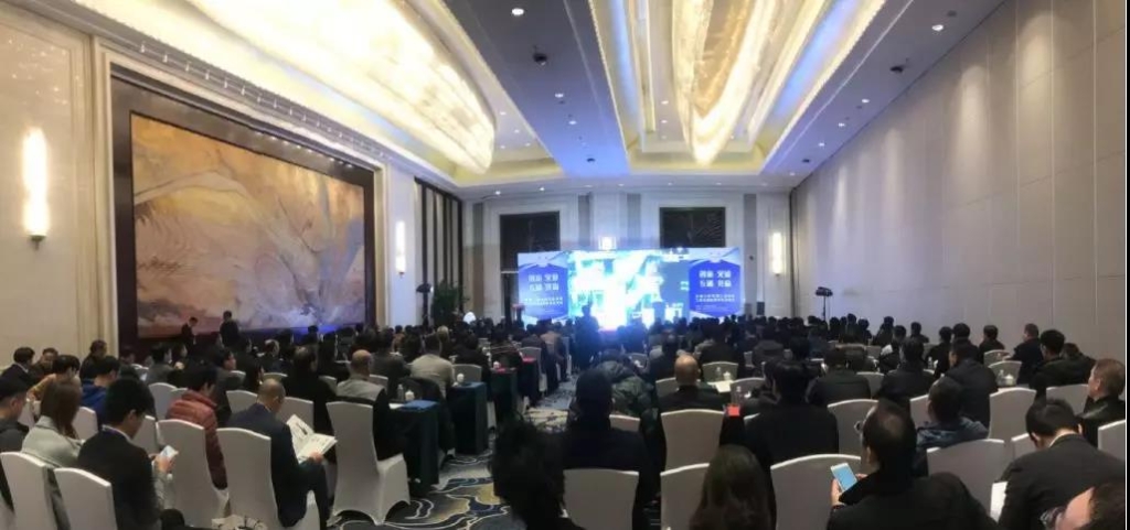 “互通与共赢”，，，，，，，，龙8头号玩家智能朱建新受邀出席高端对话