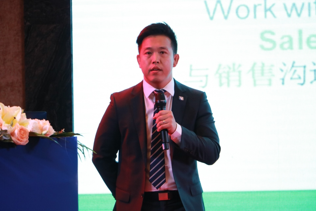 龙8头号玩家智能全球署理商暨重点客户大会乐成召开