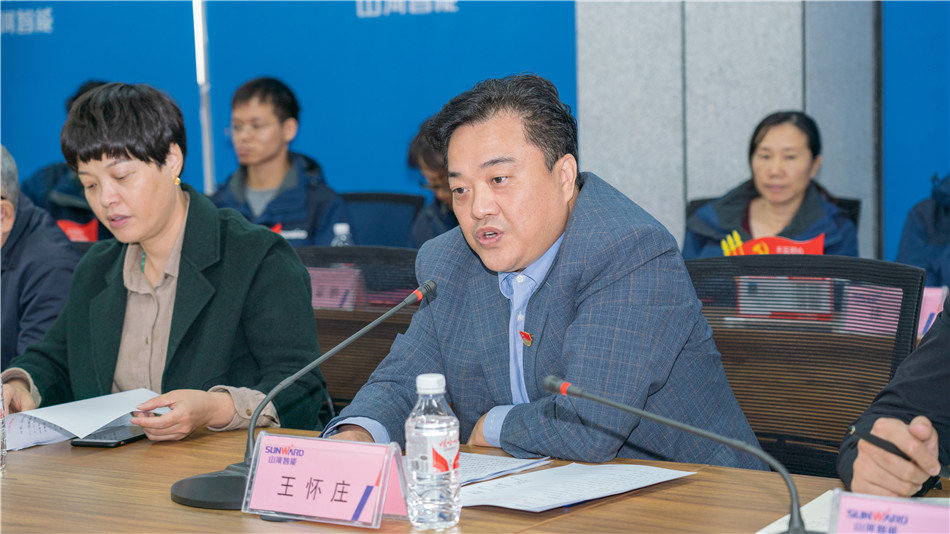 龙8头号玩家智能举行主题教育学习钻研会暨员工活动中心揭幕仪式