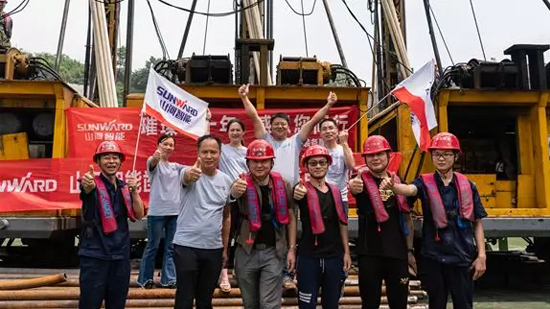 打造长江黄金水道！龙8头号玩家智能航道钻机轻松搞定水下礁石