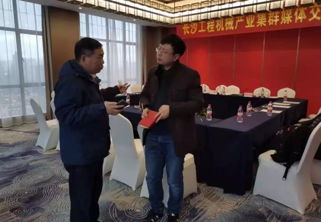 龙8头号玩家智能四项目签约长沙先进制造业集群竞赛项目