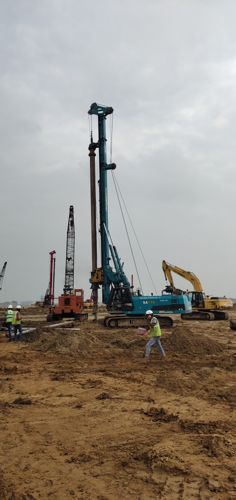 龙8头号玩家绿闪灼印度工程机械展