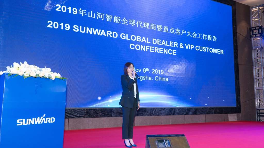 龙8头号玩家智能全球署理商暨重点客户大会乐成召开