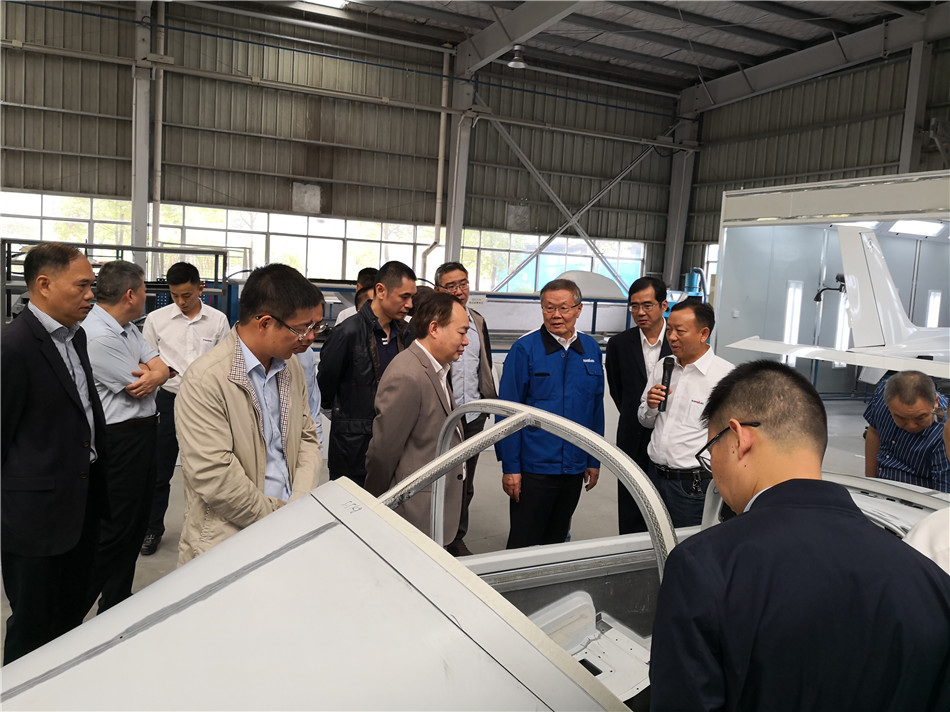 广州市国资委副主任张道泉率队考察龙8头号玩家智能