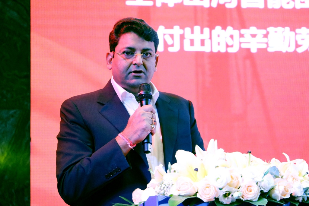 龙8头号玩家智能全球署理商暨重点客户大会乐成召开