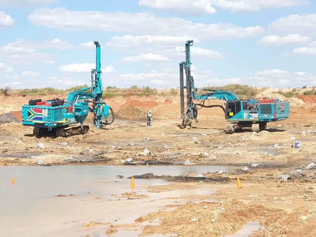 战疫情--龙8头号玩家智能南非凿岩装备推介会乐成举行