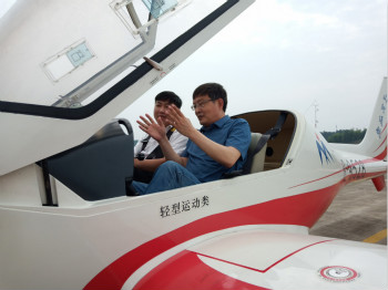 呼伦贝尔城投集团董事长柴冠辉率团考察龙8头号玩家科技