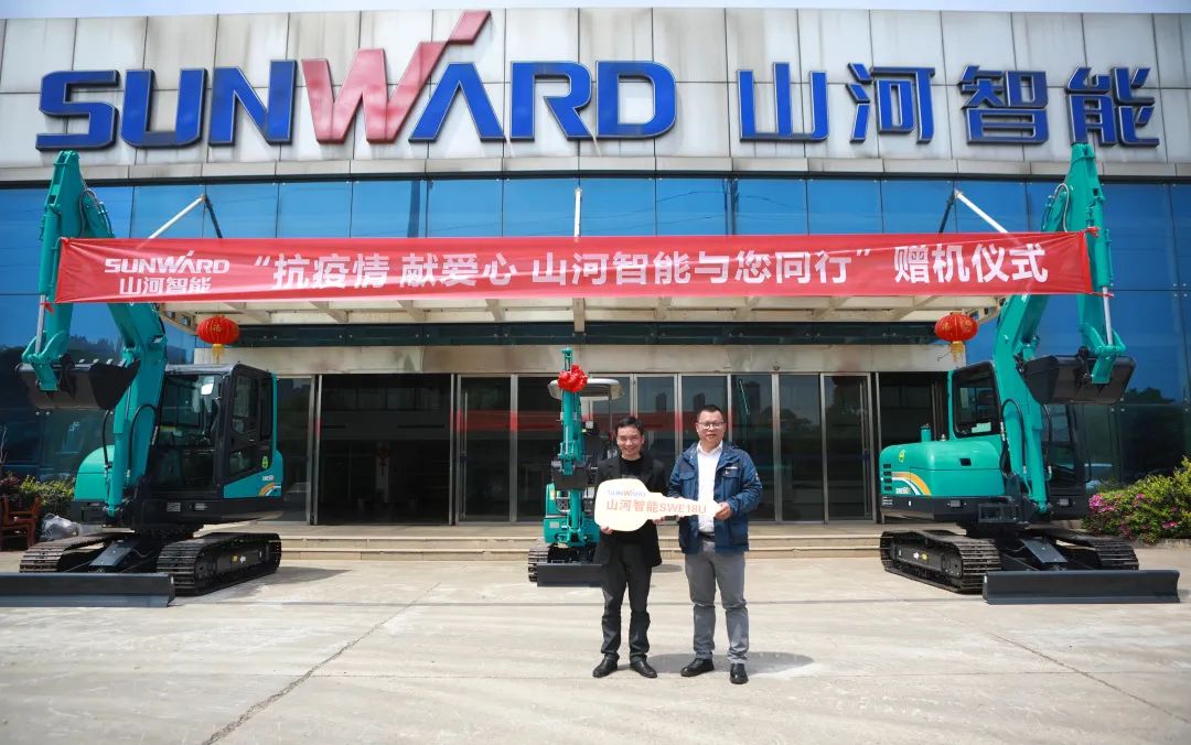 赠机仪式如约而至，，，，，，龙8头号玩家智能与您偕行