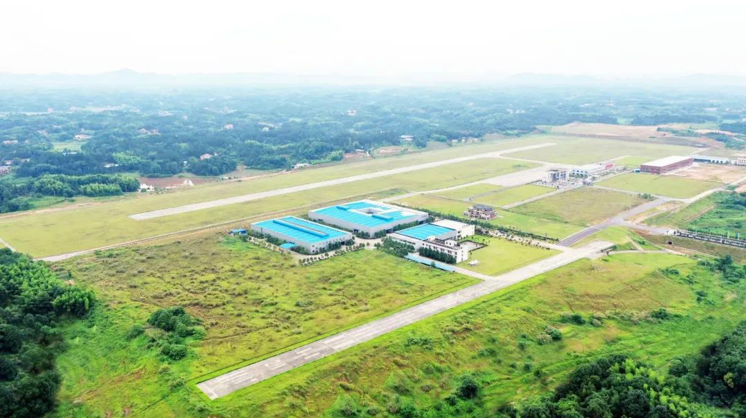 龙8头号玩家航空第十三期147部SA60L机型培训班圆满结业