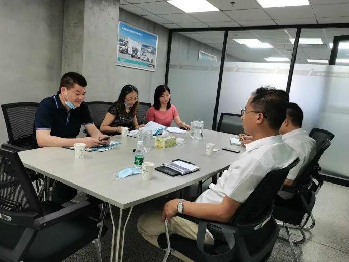 东莞客人考察龙8头号玩家智能高空作业装备