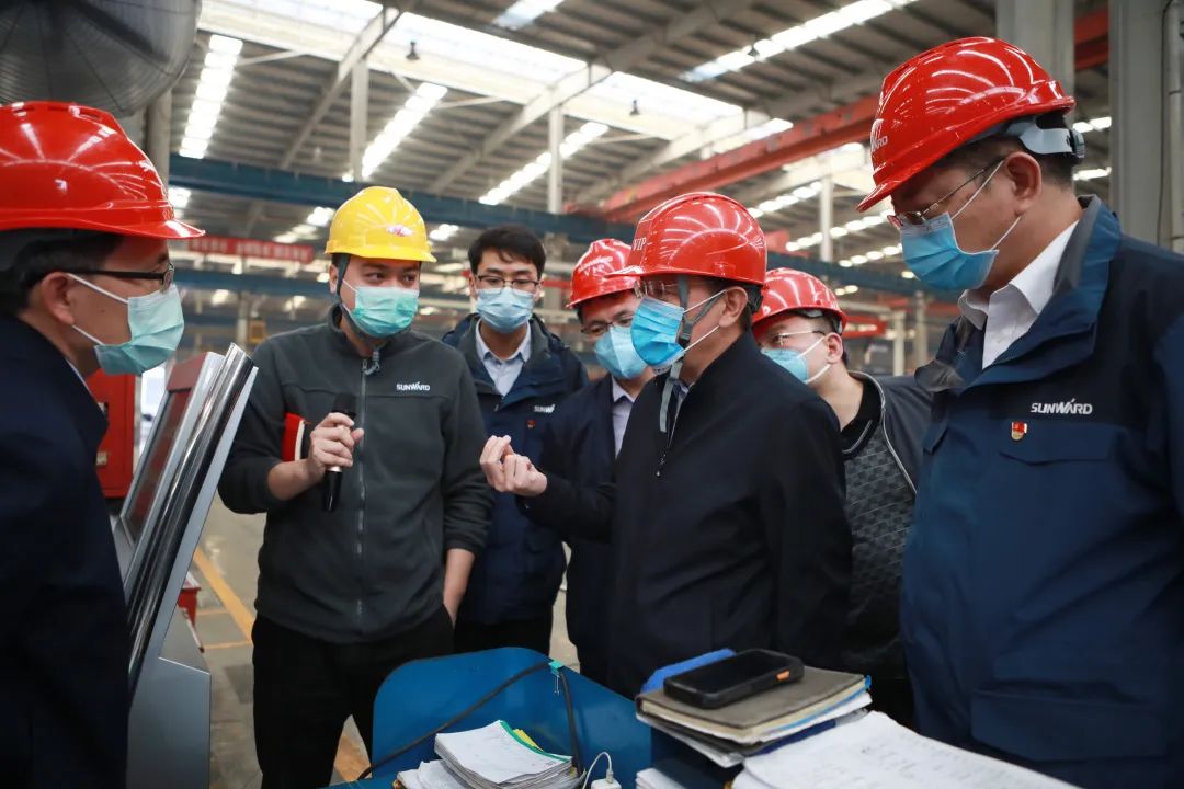 宁夏工信厅副厅长张伟一行调研龙8头号玩家智能