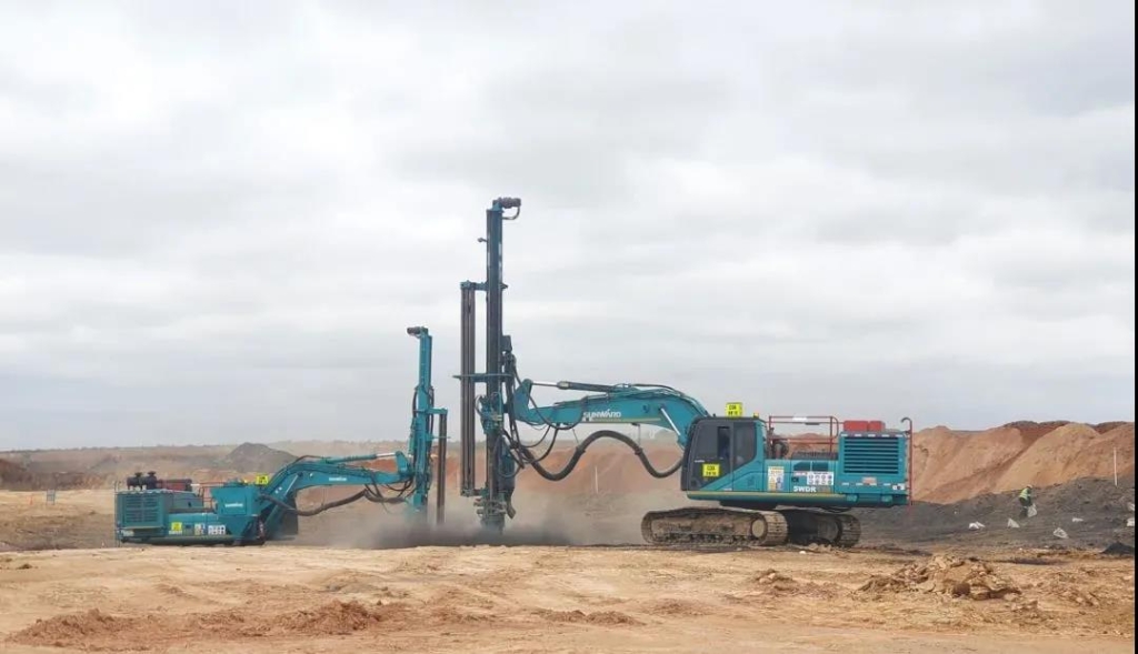 龙8头号玩家智能凿岩装备名扬南非