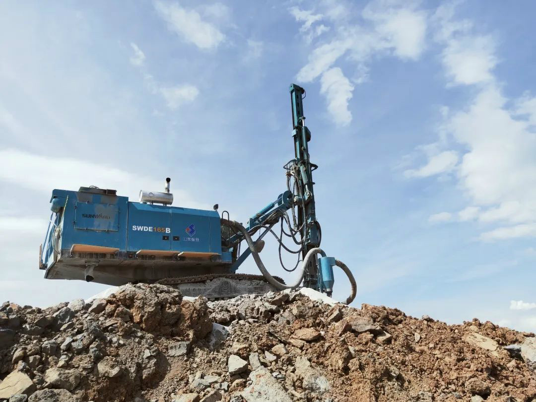 一连深耕细分市场。。。。。。，，，，龙8头号玩家凿岩加速推新