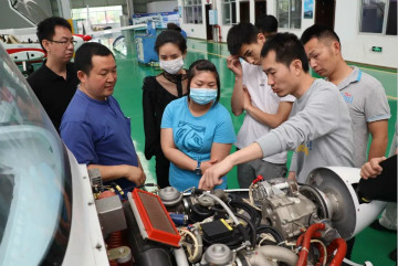 龙8头号玩家航空第十三期147部SA60L机型培训班圆满结业