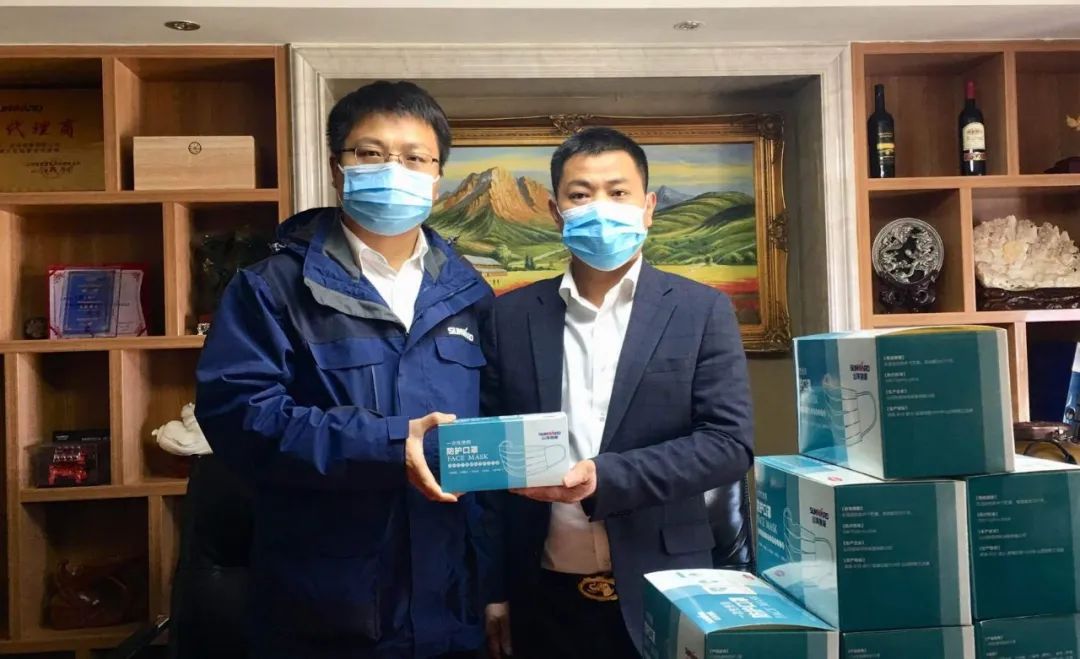 武汉加油！龙8头号玩家智能武汉传关爱