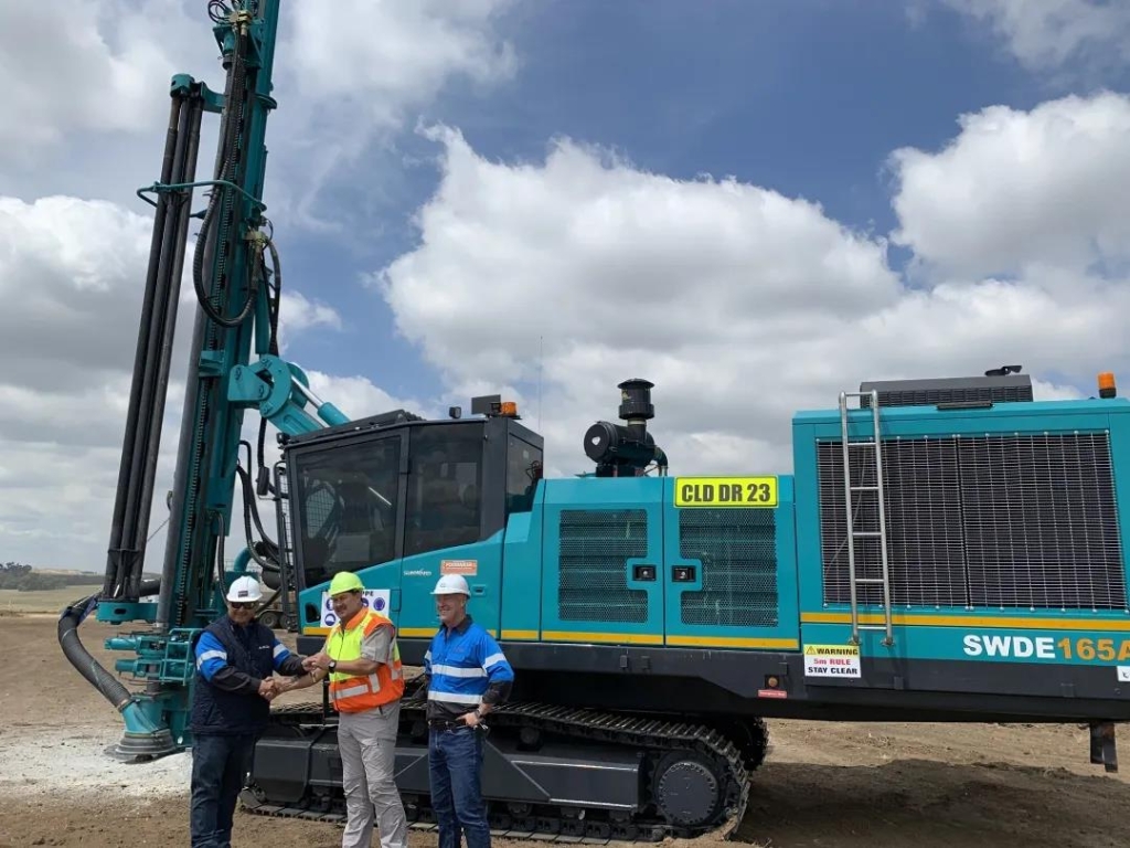 龙8头号玩家智能凿岩装备名扬南非