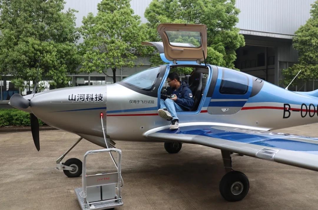 龙8头号玩家SA160L完成优化设计试飞